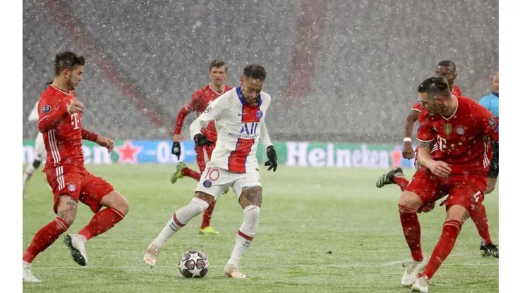Bajo una tormenta de nieve el PSG logró derrotar al Bayern Múnich en Alemania.