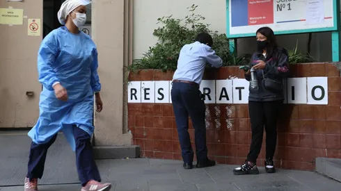 Ocupación de camas llega al 96% en Chile