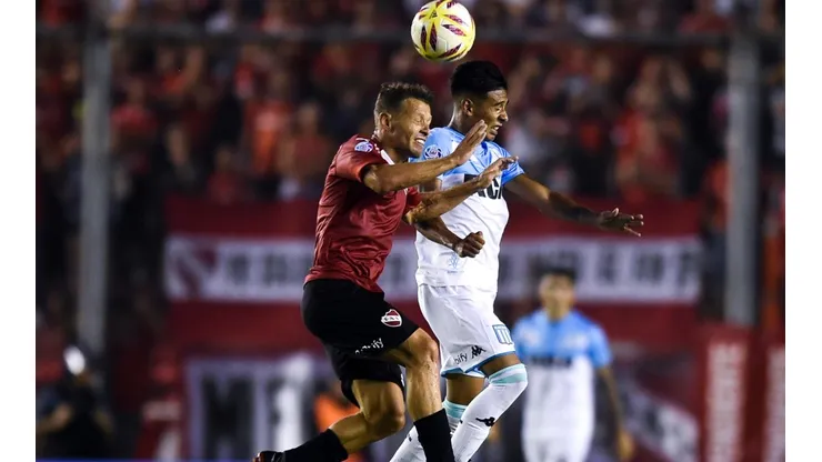 De infarto: Este cruce siempre regala momentos memorables. Como aquel gol de Marcelo Díaz cuando racing jugaba con nueve jugaodres.
