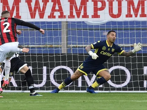 Milan vence a Parma para no dejar relajar al Inter