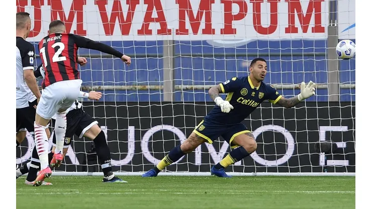Ante Rebic abrió el marcador en la victoria de Milan sobre Parma.