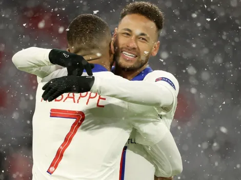 PSG tira el balón a corner por Neymar y Kylian Mbappé