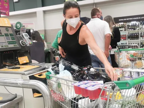 ¿A qué hora cierran los supermercados y el comercio?