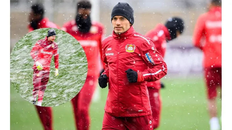 Charles Aránguiz y Bayer Leverkusen bajo la nieve.