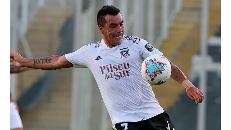 Esteban Paredes reveló combos en el camarín de Colo Colo, algo que todos habían negado.