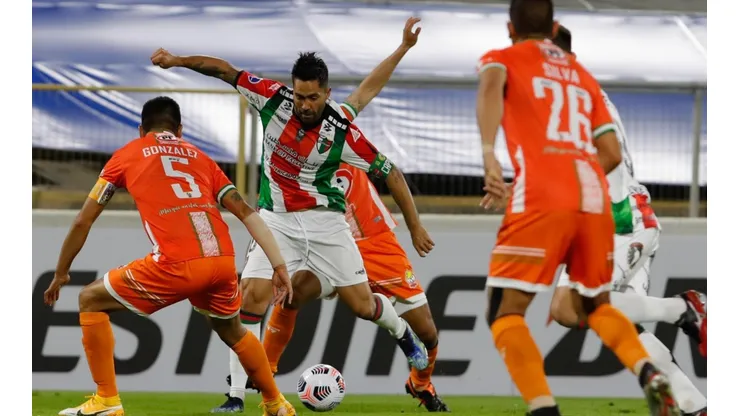 Palestino avanzó en un disputado compromiso ante Cobresal.