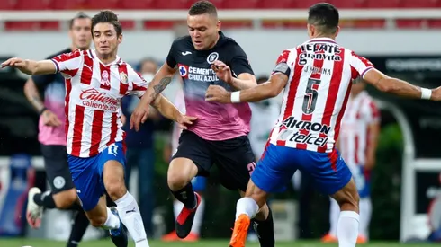 Cruz Azul tiene todo listo para clasificar como el puntero. Las Chivas em cambio se la deben jugar por un cupo en la liguilla.