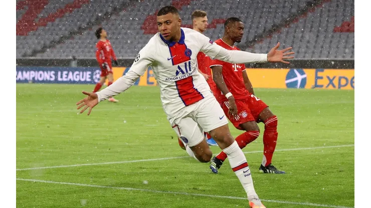 Mbappé celebra su gol al minuto 3 del partido.