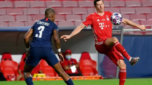 Lewandowski sufrió una lesión en la rodilla y estará un mes sin fútbol.