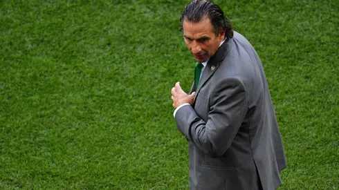 El ex DT de la UC vive duros momentos en Argentina.