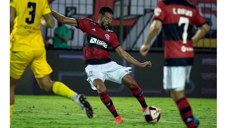 Mauricio Isla ha destacado como lateral del Flamengo, al punto de que hizo olvidar al legendario Rafinha en la posición