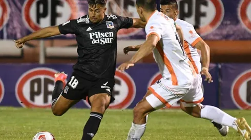 Morales en el momento en que le marcó a Cobresal el primer gol del partido