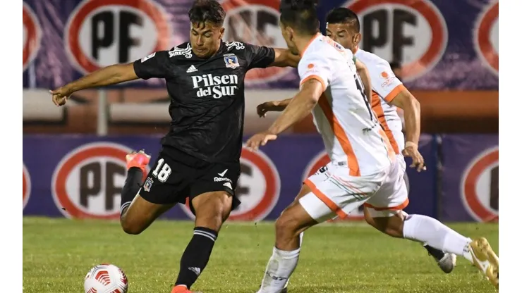 Morales en el momento en que le marcó a Cobresal el primer gol del partido