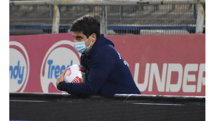 Clemente Montes fue pasapelotas en duelo ante Palestino