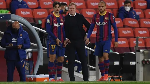 Ronald Koeman se resta presión en la lucha por el título de La Liga.