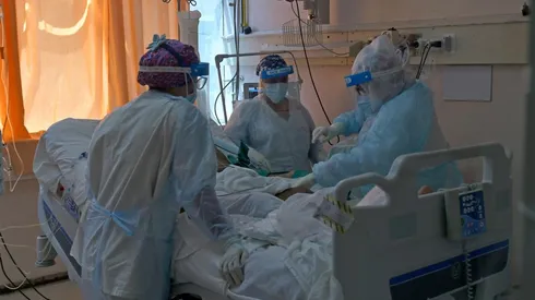 Minsal informa 96% de ocupación UCI y 5.807 casos nuevos