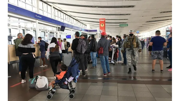 Imagen del Aeropuerto de Santiago, un día antes de que empiece a regir el cierre de las fronteras.