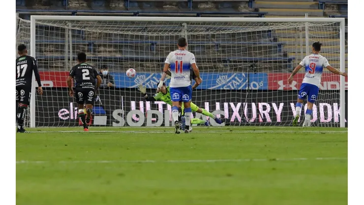 El Toro marcó de penal a los 27'.