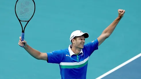 Hurkacz celebra el punto de la victoria frente a Sinner