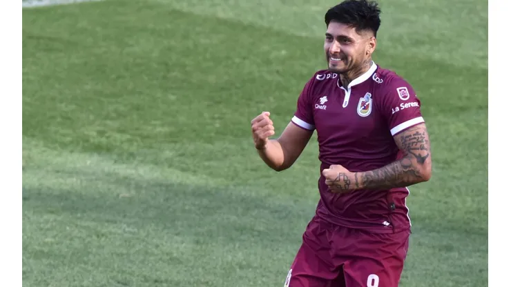Leyton se alza como el goleador del torneo nacional.