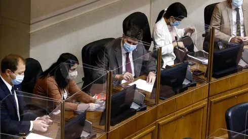 La ministra Karla Rubilar estuvo presente en la discusión.