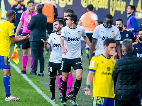 ¡Escándalo! El Valencia se retira del campo por insultos racistas