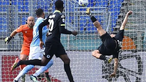 El golazo de chilena del Spezia a Lazio en Italia que se mete en carrera por el Puskas.