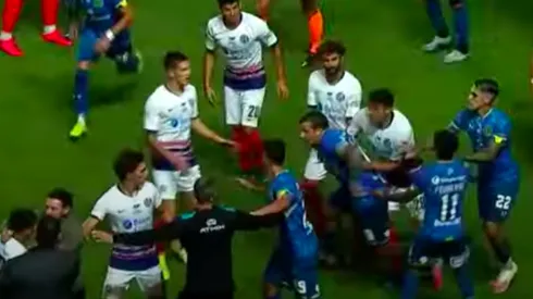 Vecchio casi se va a los combos y terminó expulsado