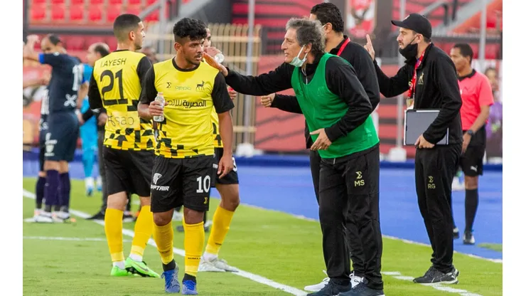 Mario Salas no puede sacar a su equipo del fondo