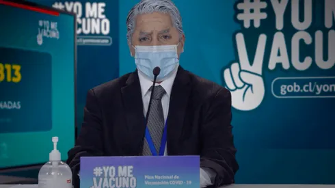 Fernando Godoy convertido en el ministro de Salud, Enrique Paris.