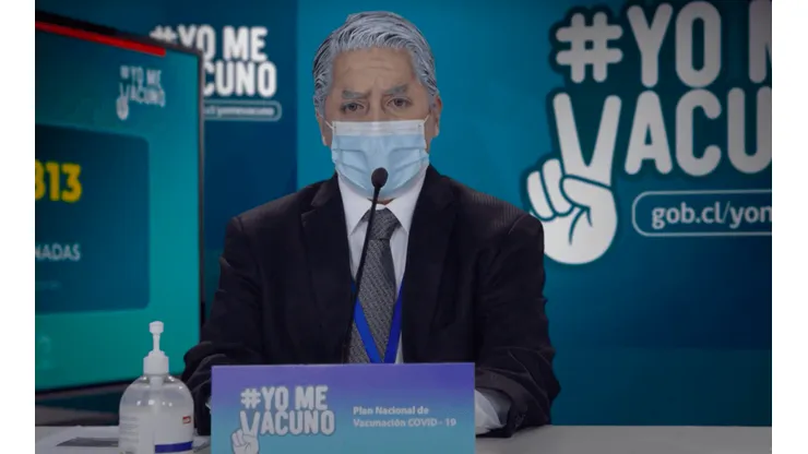 Fernando Godoy convertido en el ministro de Salud, Enrique Paris.