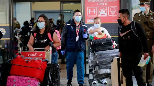 Chile cierra sus fronteras por alza de contagios