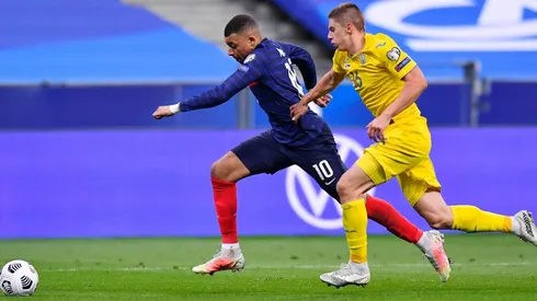 Kylian Mbappé espera salir de Francia luego de las constantes críticas.