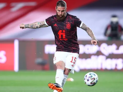 Osado: Ramos imita a Laporta con pancarta en Barcelona