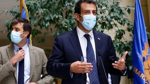 Ministros Delgado y Ossa en conferencia desde la Cámara