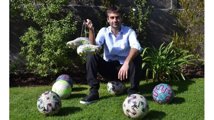 Rosende cuelga los botines