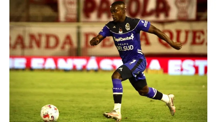 Johan Carbonero dice que él hay uno solo tras ser comparado con Lio Messi.