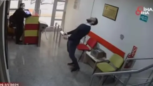 Özturk cuando se entera que fue convocado a la selección turca