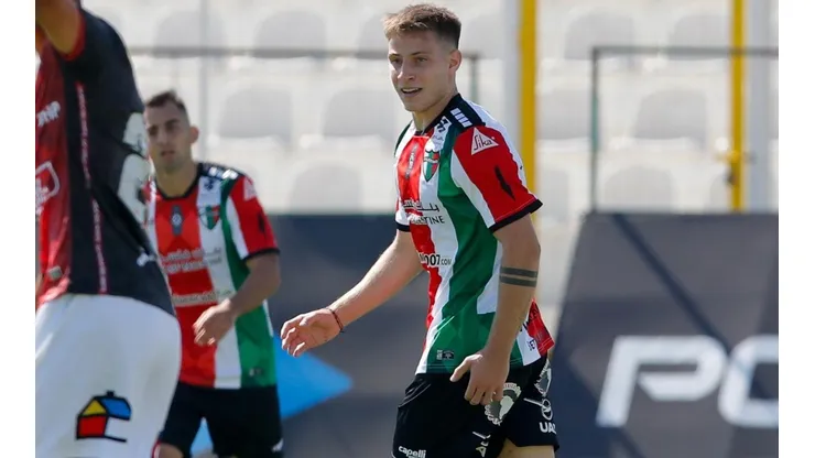 Bruno Barticciotto celebra su debut y gol, explicando la emotiva razón por la que no siente la mochila de su padre.