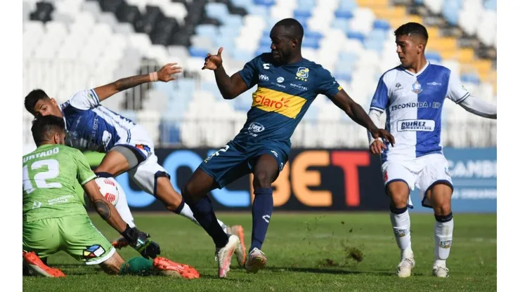 Cecilio Waterman no pudo marcar su primer gol con Everton