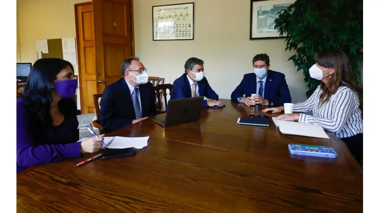 Titulares de Hacienda y Desarrollo Social en reunión con Senadores oficialistas