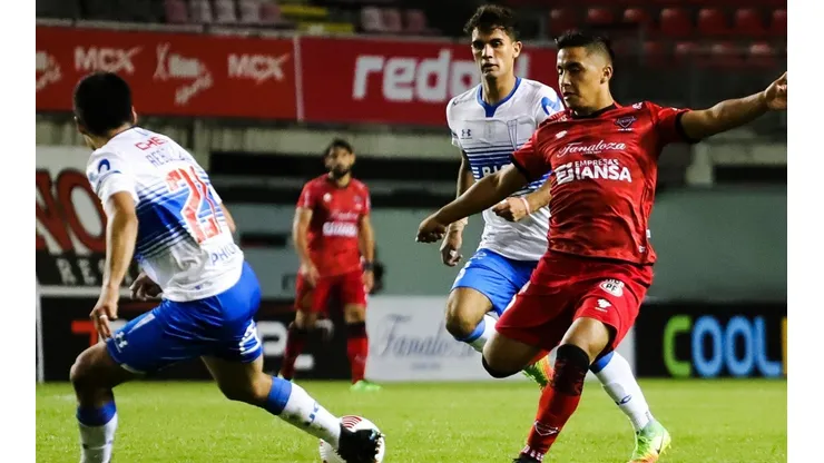 Universidad Católica debutó con triunfo ante Ñublense y es uno de los punteros cerrada la primera fecha.