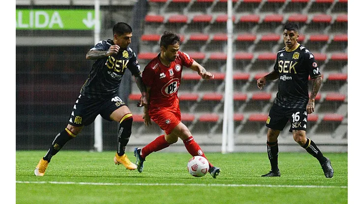 Jorge Valdivia hizo su debut con Unión La Calera y lo hizo con victoria.