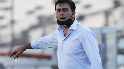 En Radio ADN revelan que Colo Colo ya está revisando el contrato de Quinteros en medio de la polémica.