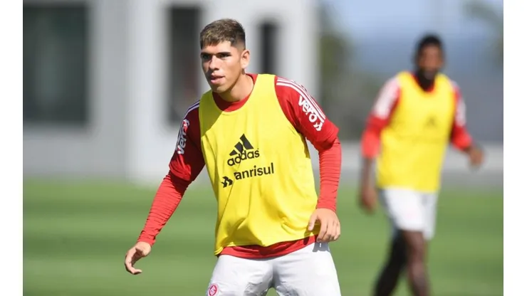Palacios cumplió su primera práctica con el Inter de Porto Alegre