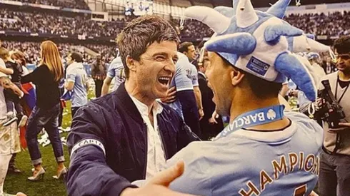 Noel Gallagher celebrando con el Kun Agüero