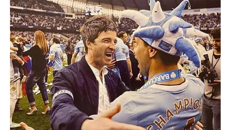 Noel Gallagher celebrando con el Kun Agüero