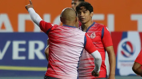 La dupla de Humberto Suazo y Matías Fernández ofreció muy poco ante Audax Italiano