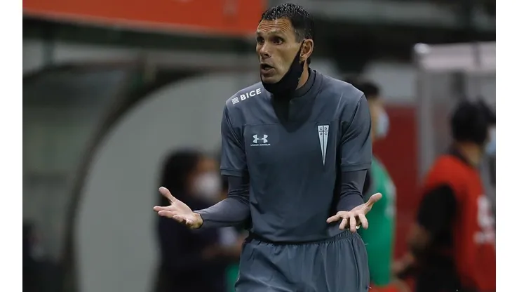 Gustavo Poyet valoró mucho el triunfo de la UC contra Ñublense en el debut.