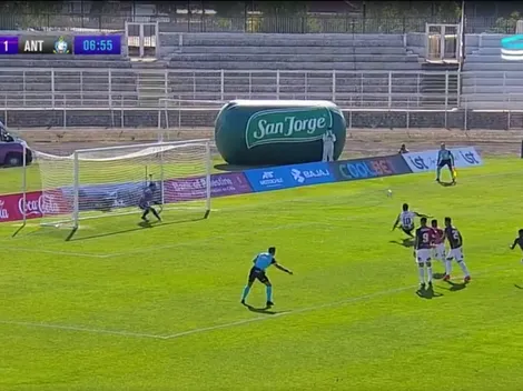 Mago Jiménez se resbala y manda su penal a las nubes